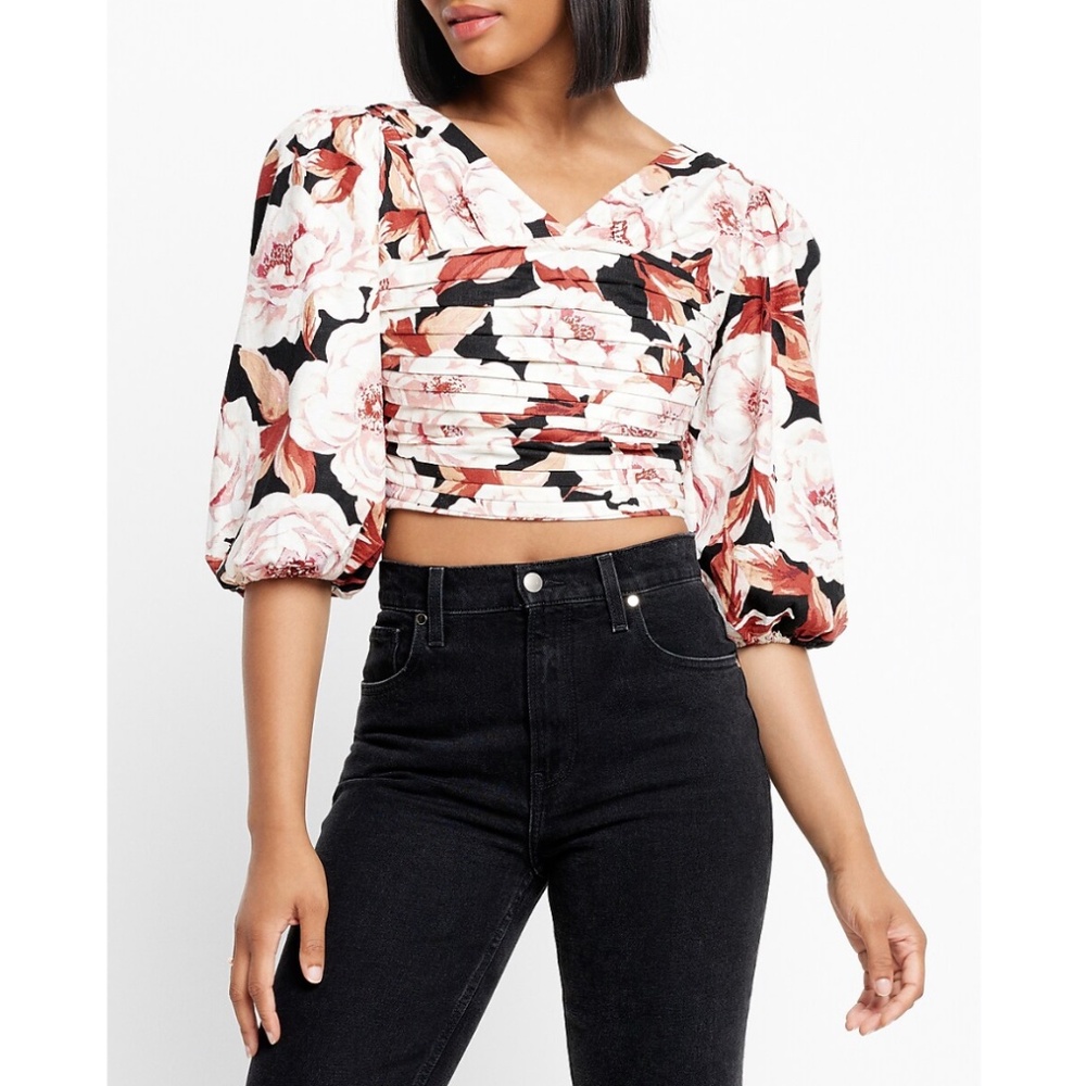 Express Floral Print Linen-Blend Ruched Cropped Top - Picture 2 of 13